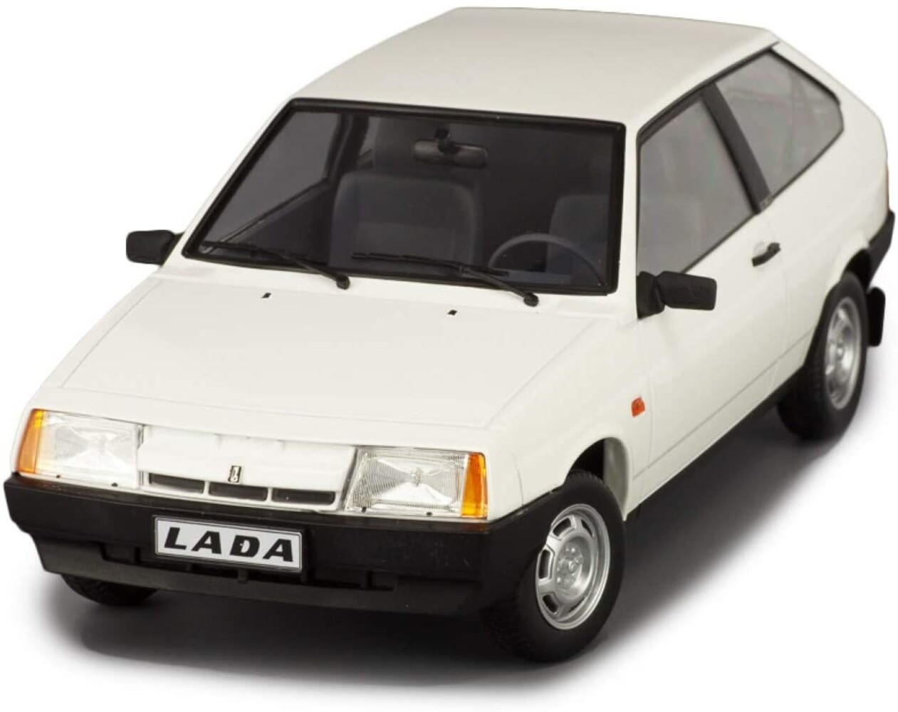 Lada Lada 2108 Samara 1989 - 1:18 - Premium Scale Models Lada Lada 2108 Samara 1989 - 1:18 - Premium Scale Models