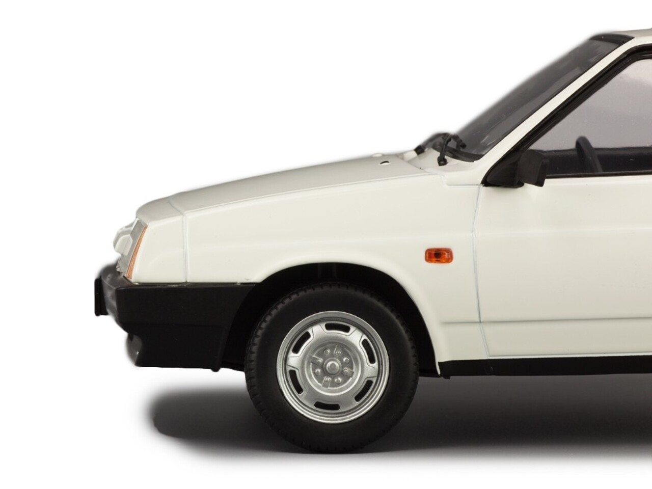 Lada Lada 2108 Samara 1989 - 1:18 - Premium Scale Models Lada Lada 2108 Samara 1989 - 1:18 - Premium Scale Models