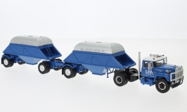 IHC IHC Fleetstar 2000-D + 2 Bottom Dump Trailers (Closed) 1963 - 1:64 - Neo Scale Models