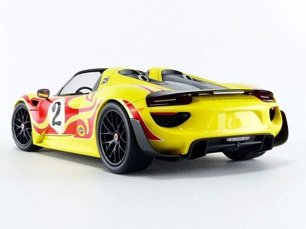 Porsche Porsche 918 Spyder Weissach Package 2015 - 1:18 - Minichamps