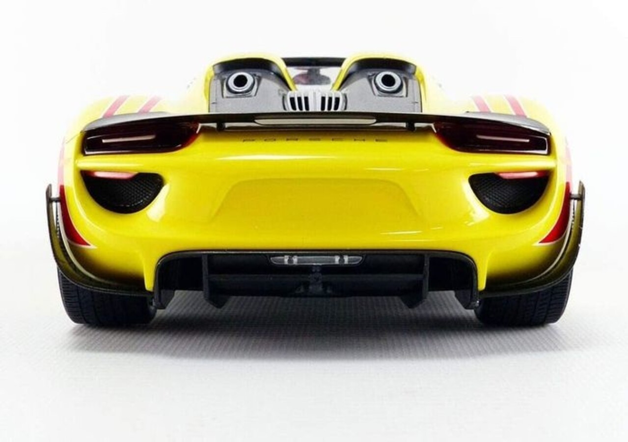 Porsche Porsche 918 Spyder Weissach Package 2015 - 1:18 - Minichamps