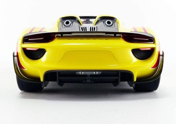 Porsche Porsche 918 Spyder Weissach Package 2015 - 1:18 - Minichamps