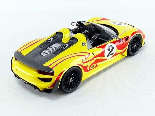 Porsche Porsche 918 Spyder Weissach Package 2015 - 1:18 - Minichamps