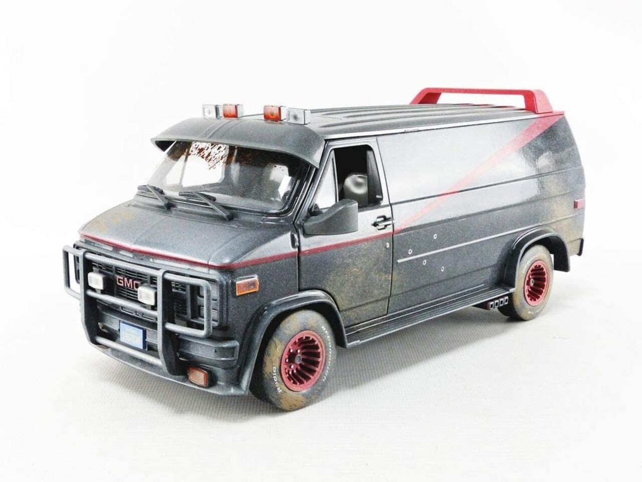 Movie Memorabilia GMC Vandura 'The A-Team' 1983 (Weathered Version) - 1:18 - Greenlight Movie Memorabilia GMC Vandura 'The A-Team' 1983 (Weathered Version) - 1:18 - Greenlight