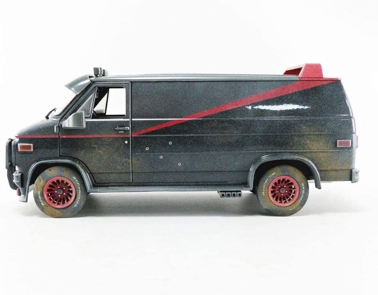 Movie Memorabilia GMC Vandura 'The A-Team' 1983 (Weathered Version) - 1:18 - Greenlight Movie Memorabilia GMC Vandura 'The A-Team' 1983 (Weathered Version) - 1:18 - Greenlight