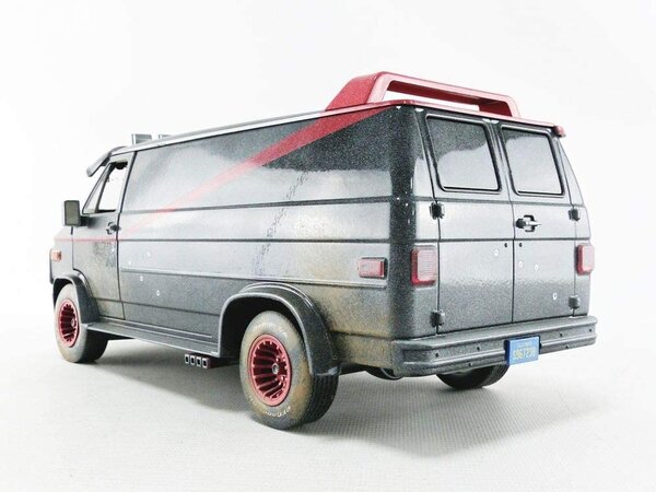 Movie Memorabilia GMC Vandura 'The A-Team' 1983 (Weathered Version) - 1:18 - Greenlight Movie Memorabilia GMC Vandura 'The A-Team' 1983 (Weathered Version) - 1:18 - Greenlight