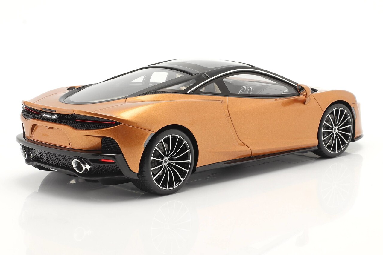 McLaren McLaren GT + Showcase - 1:18 - Spark