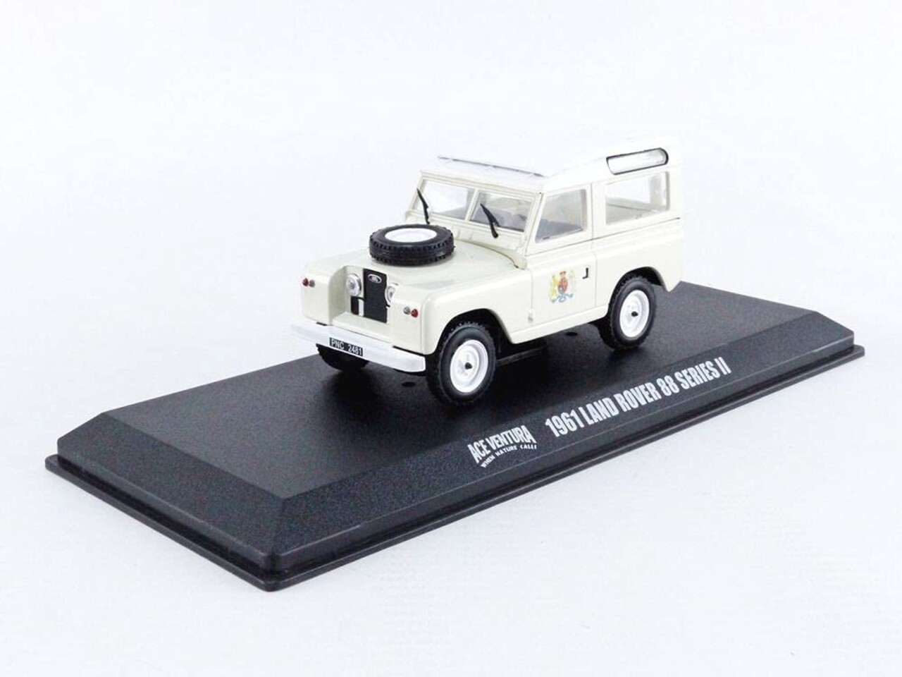 Movie Memorabilia Land Rover 88 Series II 1961 'Ace Ventura: When Nature Calls' - 1:43 - Greenlight Movie Memorabilia Land Rover 88 Series II 1961 'Ace Ventura: When Nature Calls' - 1:43 - Greenlight