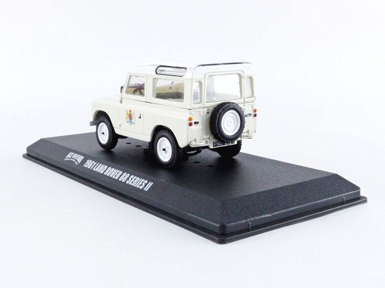 Movie Memorabilia Land Rover 88 Series II 1961 'Ace Ventura: When Nature Calls' - 1:43 - Greenlight Movie Memorabilia Land Rover 88 Series II 1961 'Ace Ventura: When Nature Calls' - 1:43 - Greenlight