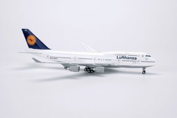 Boeing Boeing 747-400 D-ABVX Schleswig-Holstein 'Lufthansa' - 1:300 - Herpa Boeing Boeing 747-400 D-ABVX Schleswig-Holstein 'Lufthansa' - 1:300 - Herpa