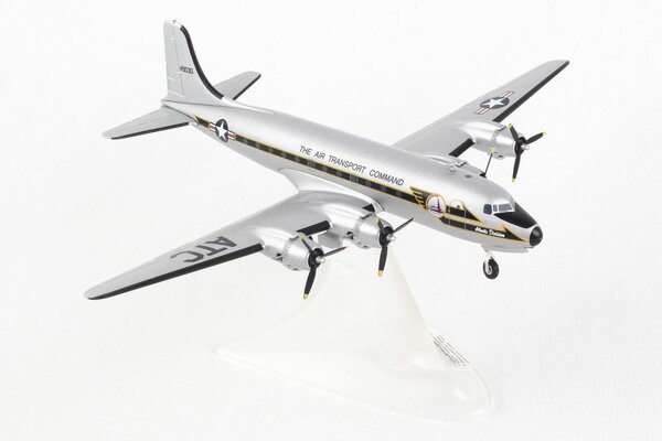 Douglas Douglas C-54M Skymaster 'U.S. Air Force Berlin Airlift 70th Anniversary 44-9030'  - 1:200 - Herpa