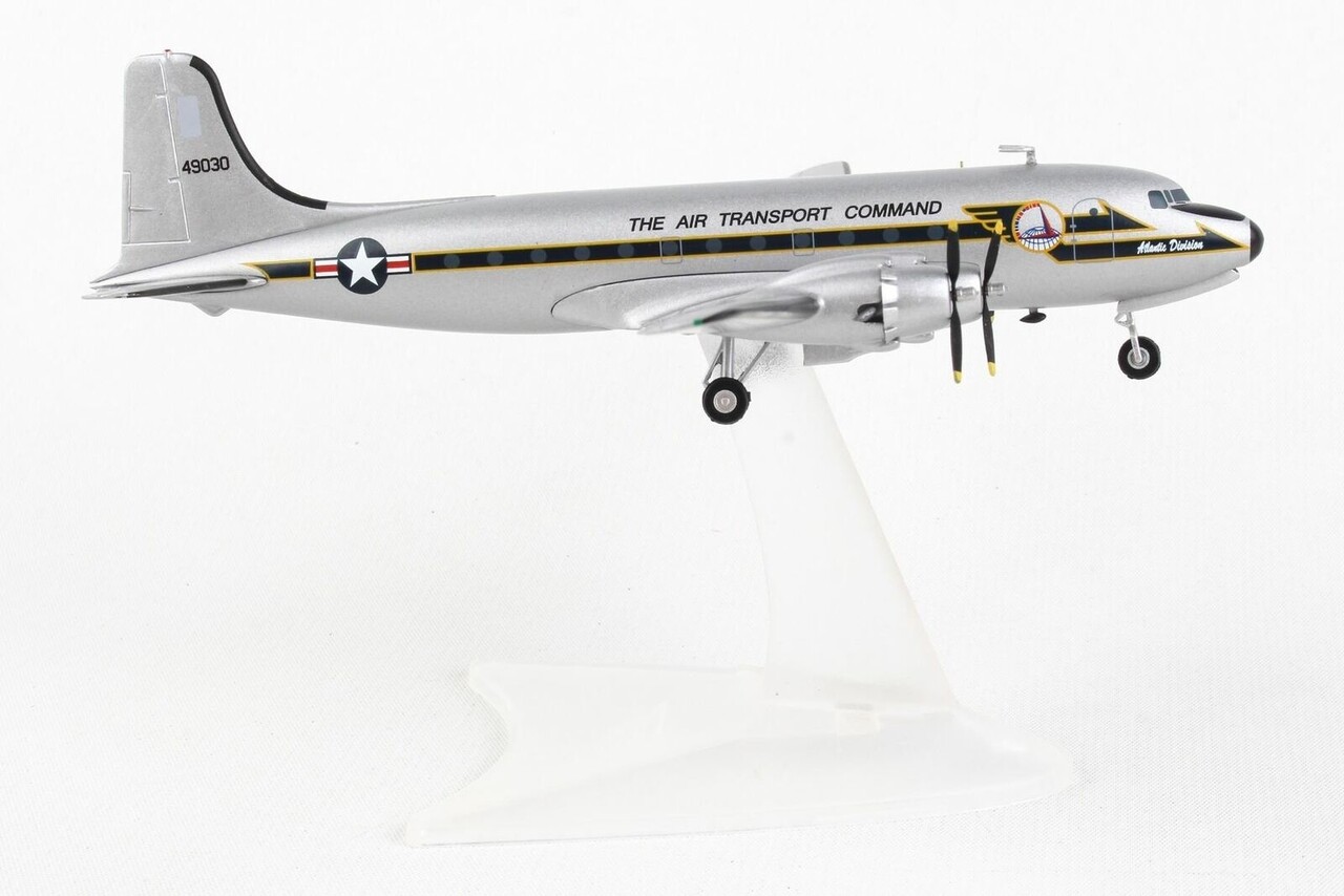 Douglas Douglas C-54M Skymaster 'U.S. Air Force Berlin Airlift 70th Anniversary 44-9030'  - 1:200 - Herpa