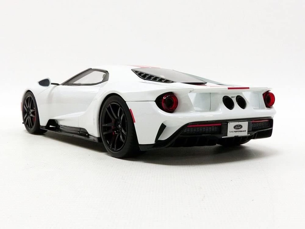 Ford Ford GT 2017 - 1:18 - GT Spirit Ford Ford GT 2017 - 1:18 - GT Spirit