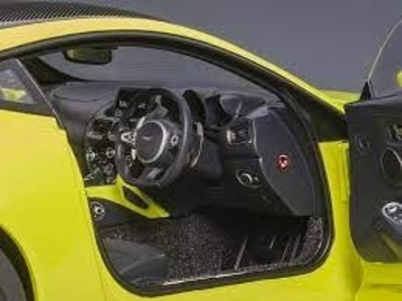 Aston Martin Aston Martin Vantage 2019 - 1:18 - AUTOart