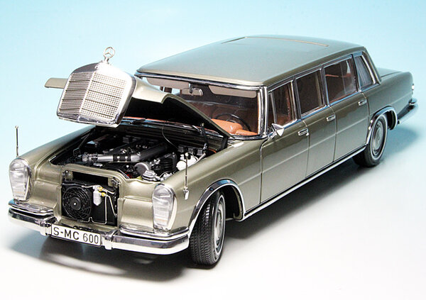 Mercedes-Benz Mercedes-Benz S-Class 600 Pullman W100 1963 + Sun Roof - 1:18 - CMC Mercedes-Benz Mercedes-Benz S-Class 600 Pullman W100 1963 + Sun Roof - 1:18 - CMC