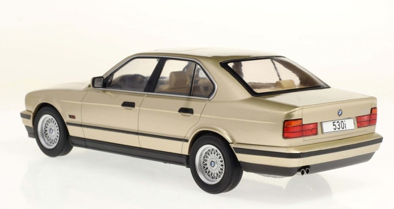 BMW BMW 5-Series (E34) - 1:18 - Modelcar Group