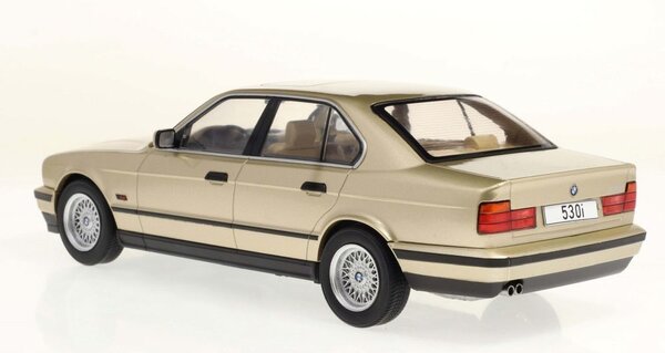 BMW BMW 5-Series (E34) - 1:18 - Modelcar Group