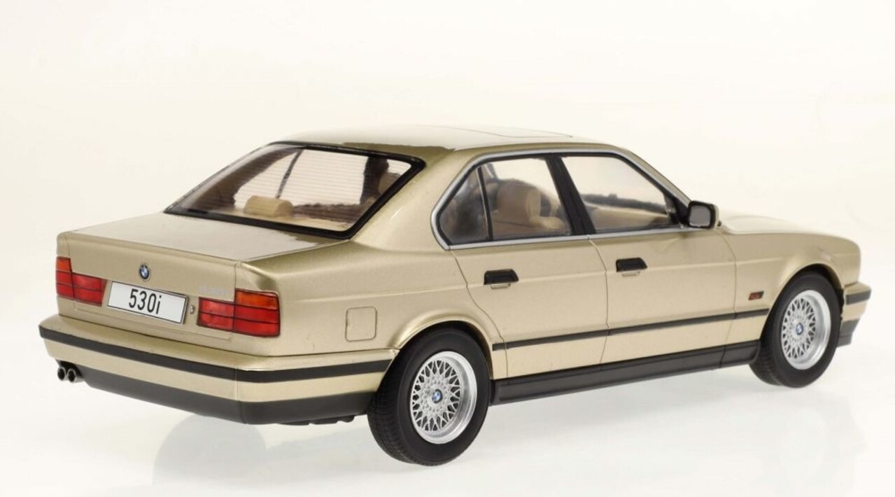 BMW BMW 5-Series (E34) - 1:18 - Modelcar Group