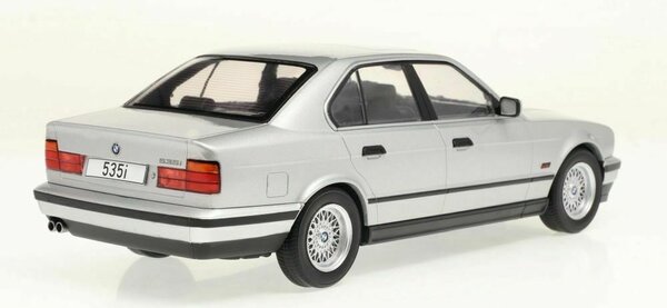 BMW BMW 5-Series (E34) - 1:18 - Modelcar Group