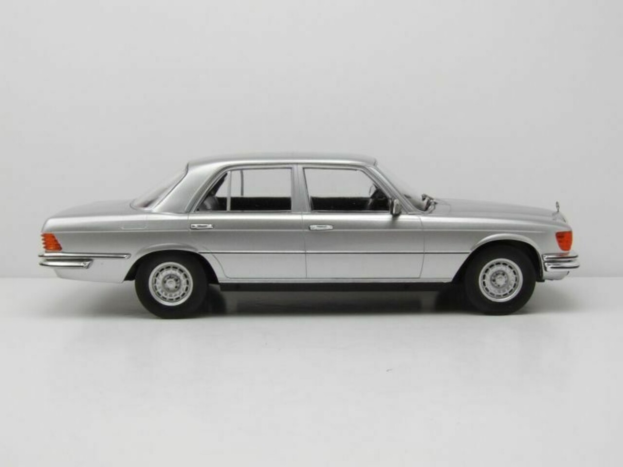 Mercedes-Benz Mercedes-Benz W116 1972 - 1:18 - Modelcar Group
