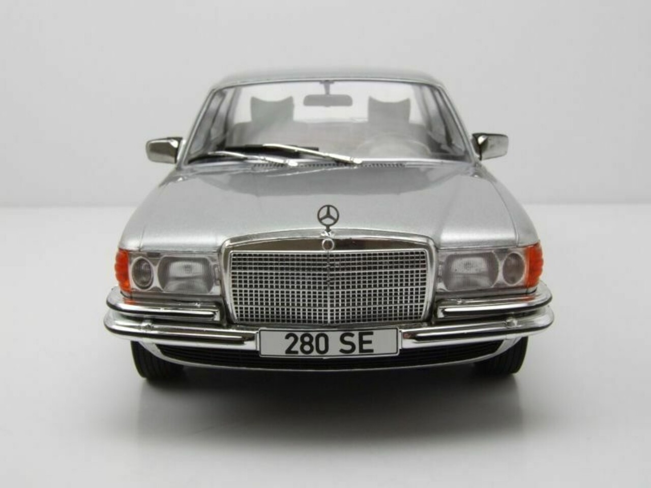 Mercedes-Benz Mercedes-Benz W116 1972 - 1:18 - Modelcar Group