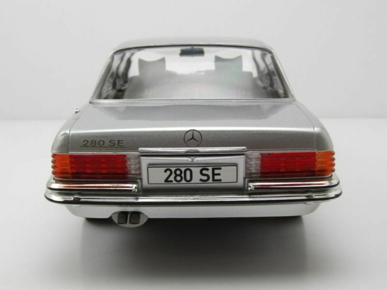 Mercedes-Benz Mercedes-Benz W116 1972 - 1:18 - Modelcar Group