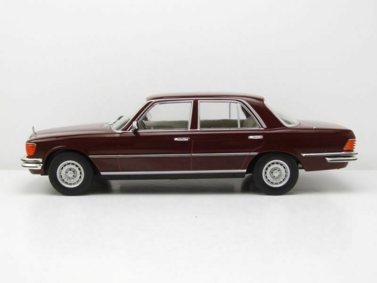 Mercedes-Benz Mercedes-Benz W116 1972 - 1:18 - Modelcar Group Mercedes-Benz Mercedes-Benz W116 1972 - 1:18 - Modelcar Group