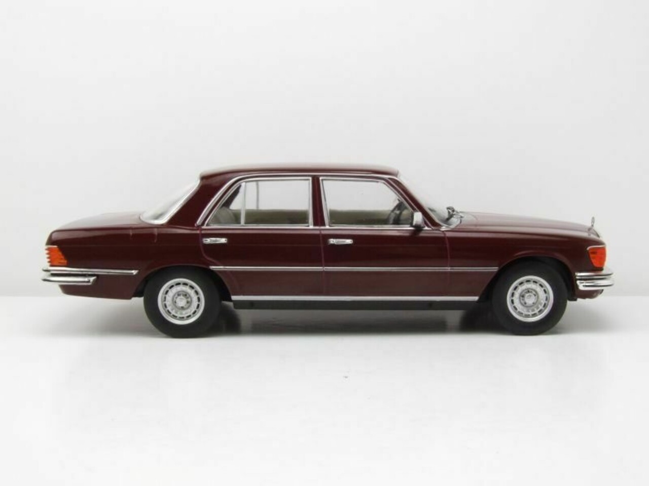 Mercedes-Benz Mercedes-Benz W116 1972 - 1:18 - Modelcar Group Mercedes-Benz Mercedes-Benz W116 1972 - 1:18 - Modelcar Group