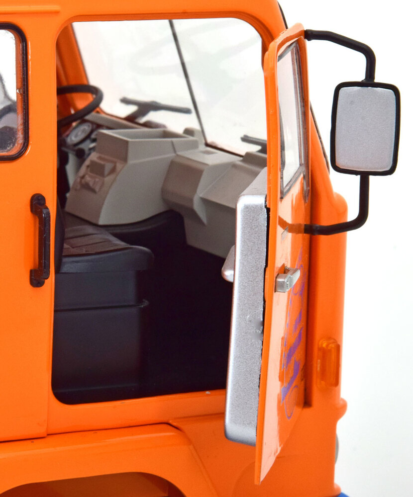 Volvo Volvo F88 'Deutrans' - 1:18 - Road Kings