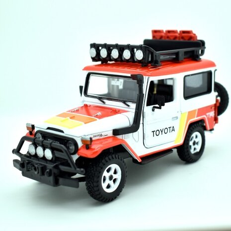 Toyota Toyota FJ40 Hard Top Off Road Version + Roof Rack 'Toyota' 1974 - 1:24 - Motor Max