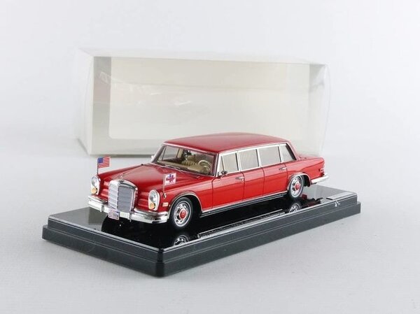 Mercedes-Benz Mercedes-Benz 600 Pullman 'Red Baron' Hilton Family 1972 - 1:43 - TrueScale Miniatures Mercedes-Benz Mercedes-Benz 600 Pullman 'Red Baron' Hilton Family 1972 - 1:43 - TrueScale Miniatures