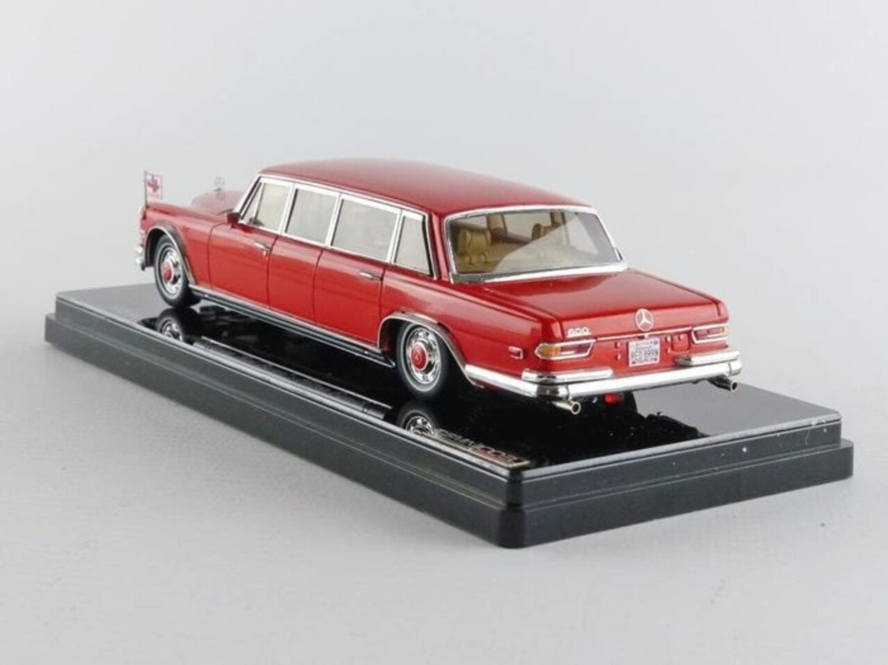 Mercedes-Benz Mercedes-Benz 600 Pullman 'Red Baron' Hilton Family 1972 - 1:43 - TrueScale Miniatures Mercedes-Benz Mercedes-Benz 600 Pullman 'Red Baron' Hilton Family 1972 - 1:43 - TrueScale Miniatures