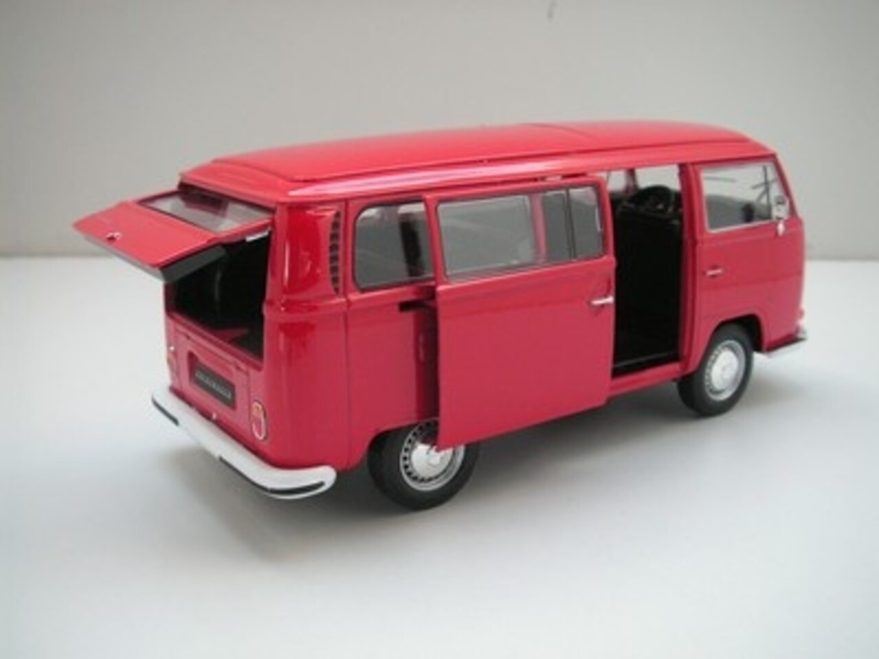 Volkswagen Volkswagen T2 Bus 1972 - 1:24 - Welly Volkswagen Volkswagen T2 Bus 1972 - 1:24 - Welly