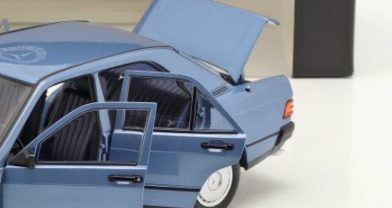 Mercedes-Benz Mercedes-Benz 190E (W201) 1982 - 1:18 - Norev Mercedes-Benz Mercedes-Benz 190E (W201) 1982 - 1:18 - Norev