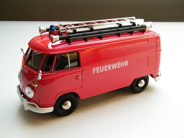 Volkswagen Volkswagen T1 (Type 2) Delivery Van 'Feuerwehr' + Ladder on Roof - 1:24 - Motor Max