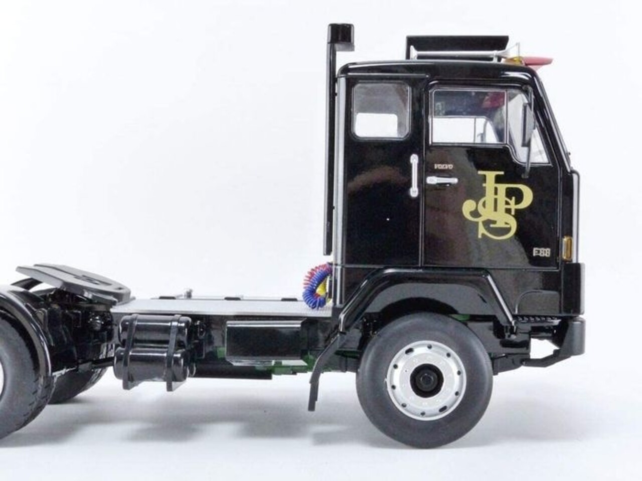 Volvo Volvo F88 'JSP F1 Team Lotus' - 1:18 - Road Kings