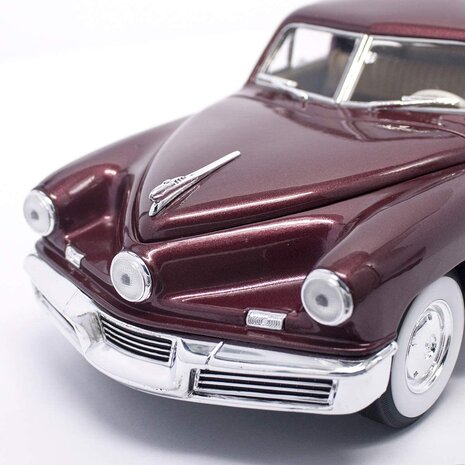 Tucker Tucker Torpedo 1948 - 1:18 - Road Signature