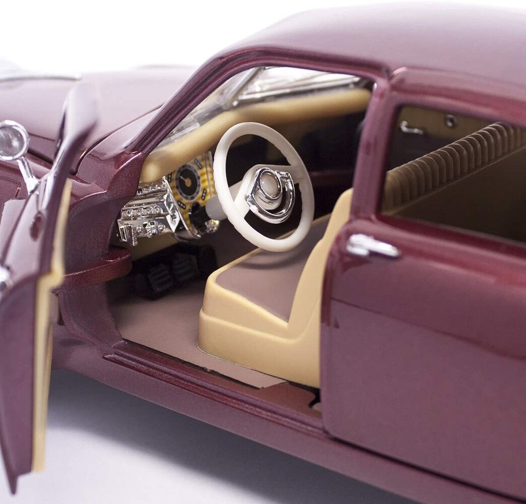 Tucker Tucker Torpedo 1948 - 1:18 - Road Signature
