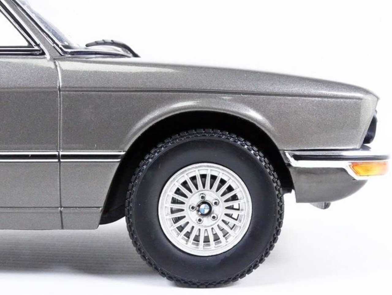 BMW BMW 5-Series (E12) 1974 - 1:18 - Modelcar Group