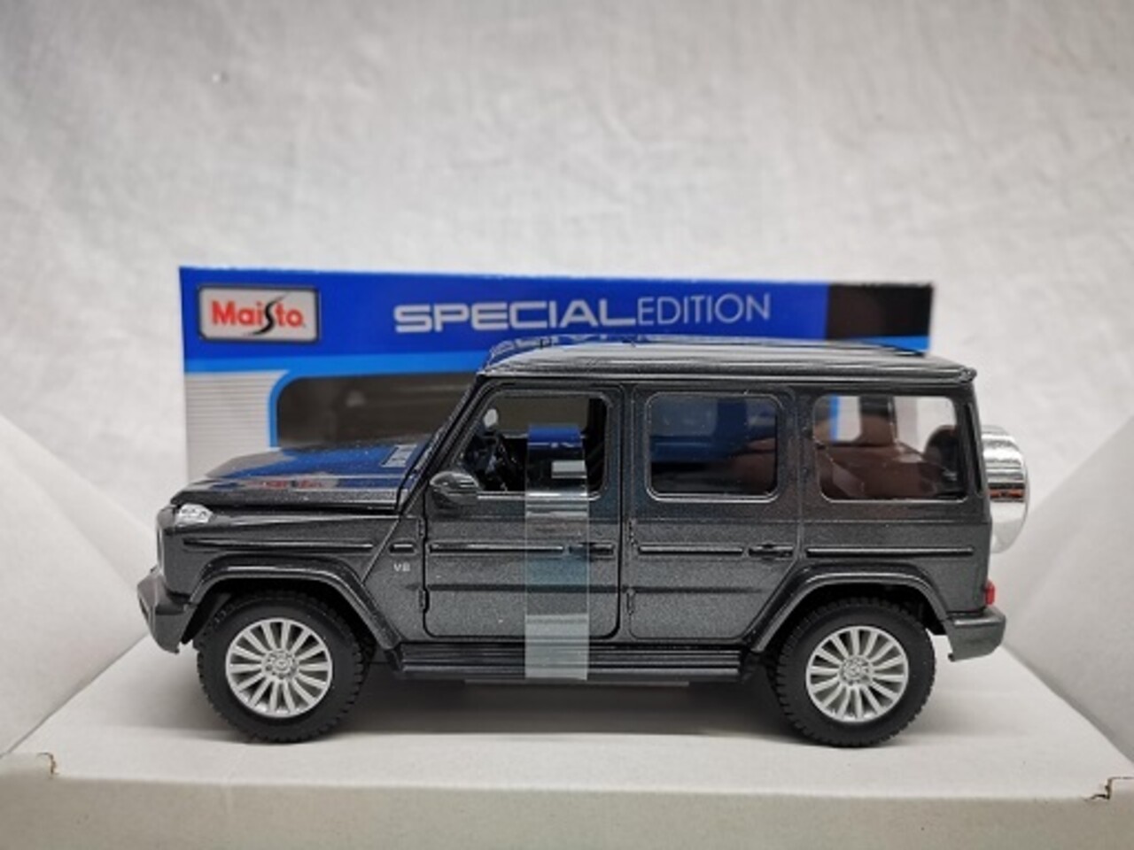 Mercedes-Benz Mercedes-Benz G-Class AMG V8 2019 - 1:25 - Maisto Mercedes-Benz Mercedes-Benz G-Class AMG V8 2019 - 1:25 - Maisto
