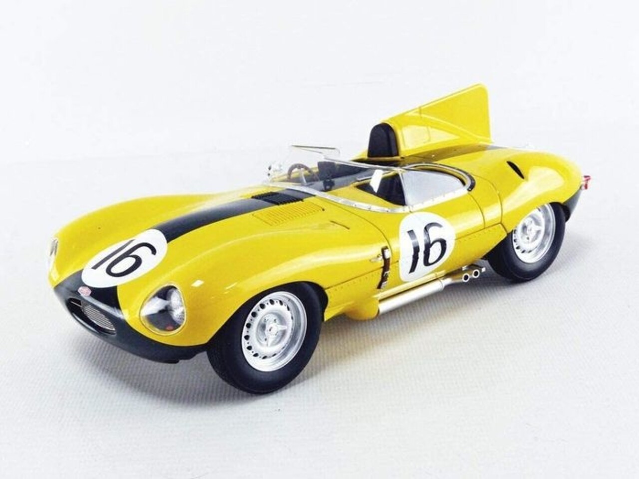 Jaguar Jaguar D-Type #16 4th 24h Le Mans 1957 - 1:18 - CMR Classic Model Replicars