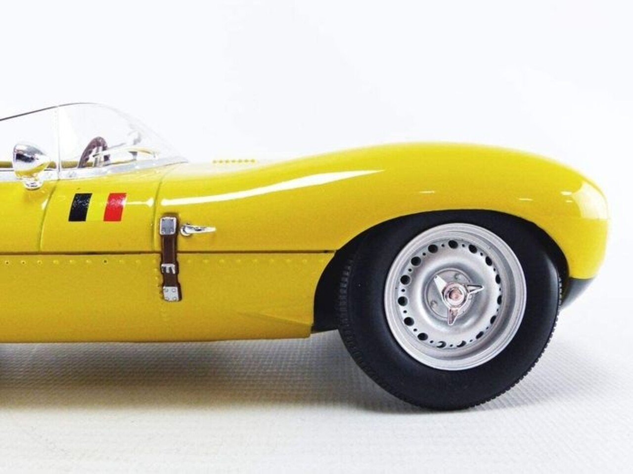 Jaguar Jaguar D-Type #16 4th 24h Le Mans 1957 - 1:18 - CMR Classic Model Replicars