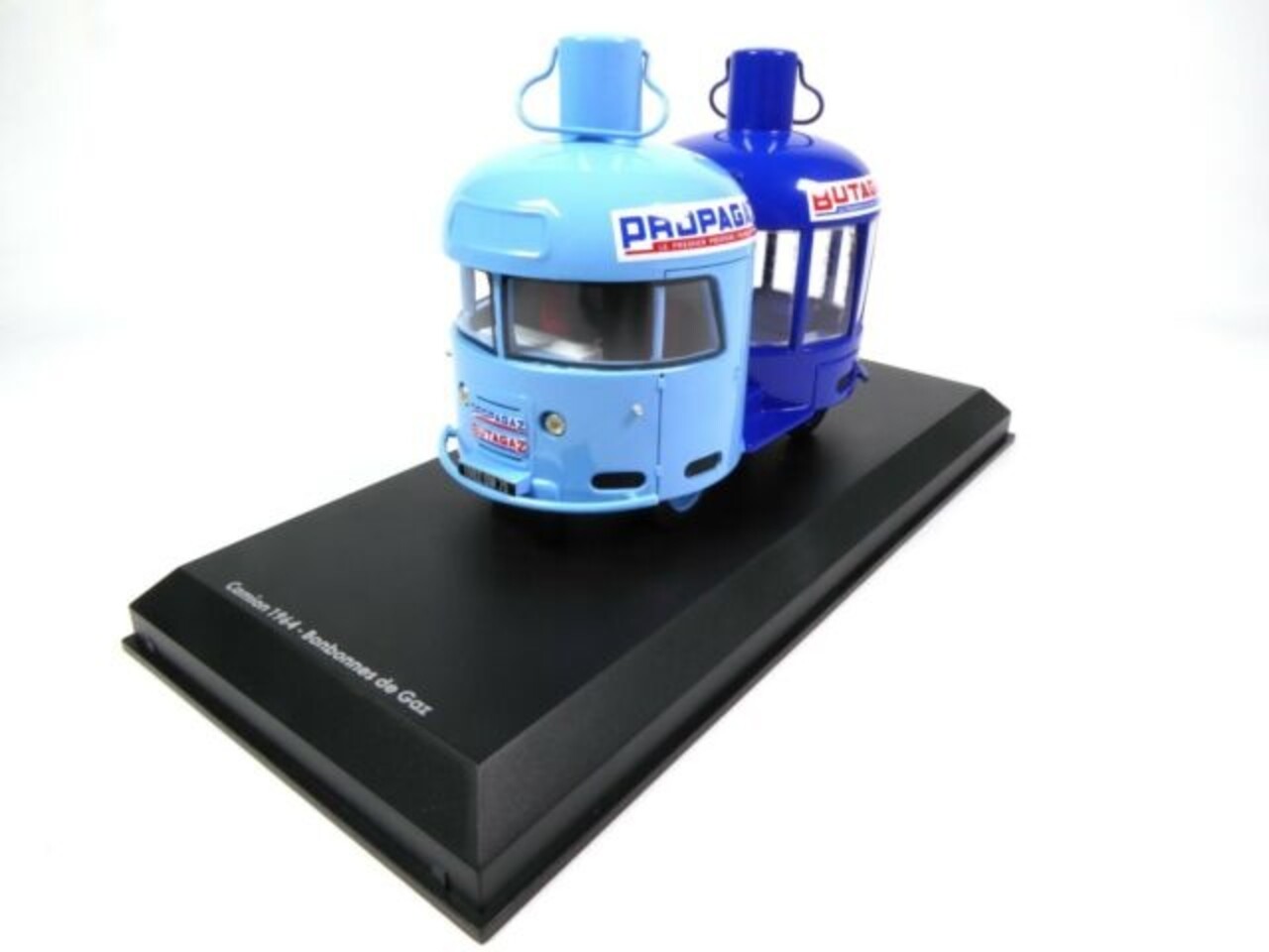 Renault Renault 1400KG 1964 Advertise Truck Butagaz/Propagaz 'Bonbonnes de Gaz' - 1:43 - Norev Renault Renault 1400KG 1964 Advertise Truck Butagaz/Propagaz 'Bonbonnes de Gaz' - 1:43 - Norev