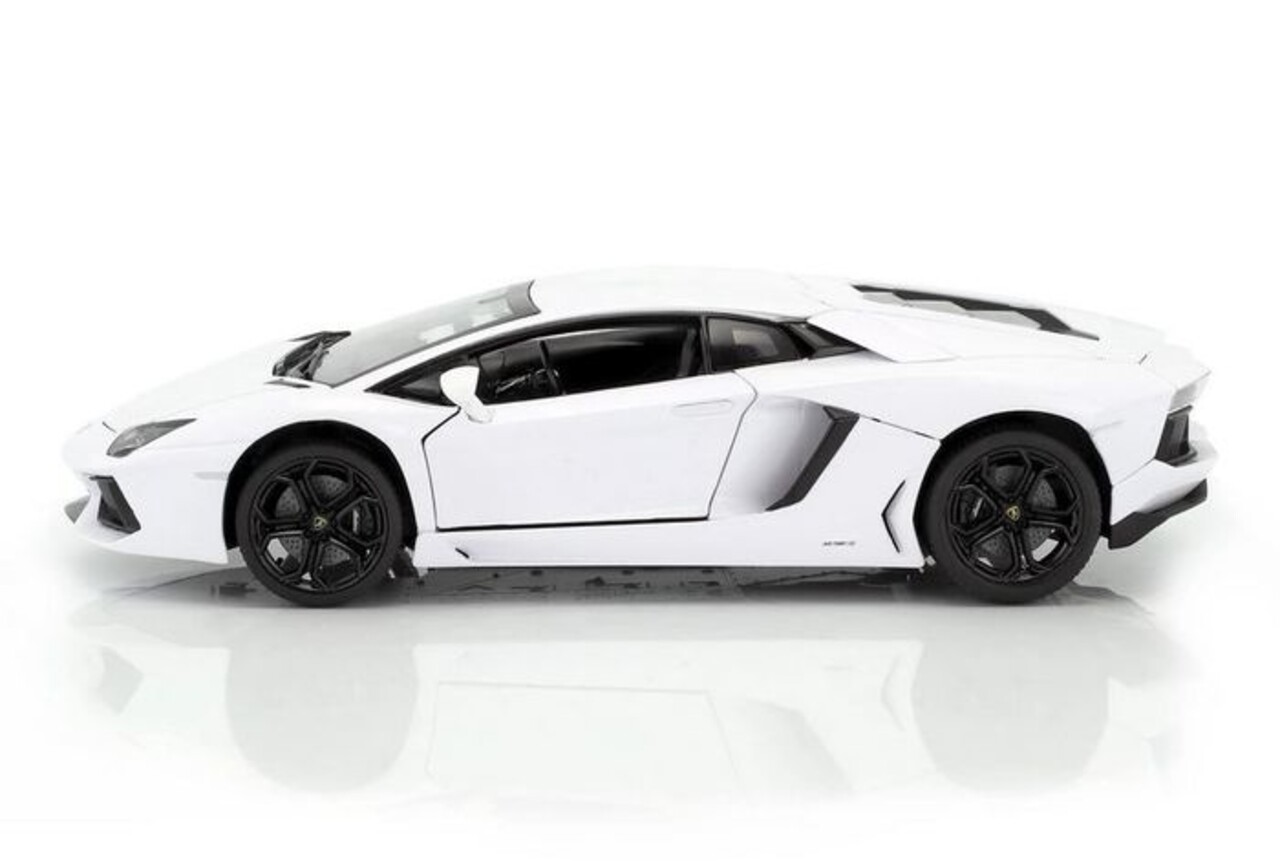 Lamborghini Lamborghini Aventador LP 700-4 - 1:18 - Rastar Lamborghini Lamborghini Aventador LP 700-4 - 1:18 - Rastar