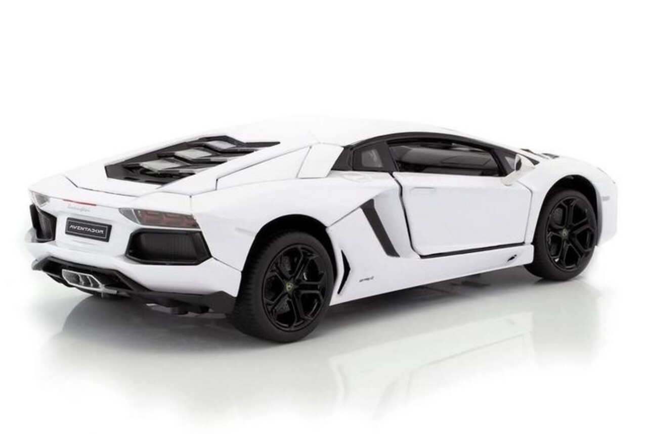 Lamborghini Lamborghini Aventador LP 700-4 - 1:18 - Rastar Lamborghini Lamborghini Aventador LP 700-4 - 1:18 - Rastar