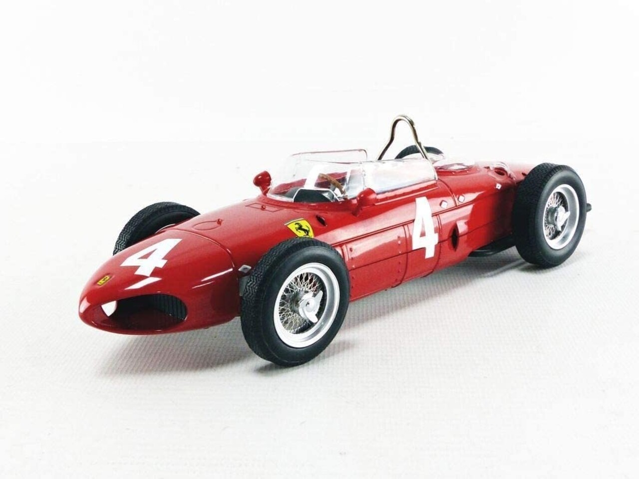 Formule 1 Ferrari Dino 156 Sharknose #4 Winner British GP - 1:18 - CMR Classic Model Replicars Formule 1 Ferrari Dino 156 Sharknose #4 Winner British GP - 1:18 - CMR Classic Model Replicars