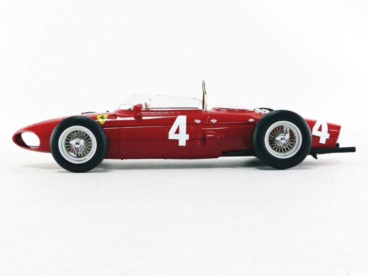 Formule 1 Ferrari Dino 156 Sharknose #4 Winner British GP - 1:18 - CMR Classic Model Replicars Formule 1 Ferrari Dino 156 Sharknose #4 Winner British GP - 1:18 - CMR Classic Model Replicars