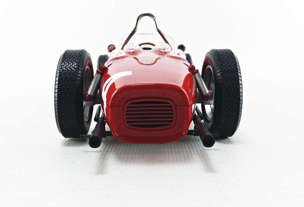 Formule 1 Ferrari Dino 156 Sharknose #4 Winner British GP - 1:18 - CMR Classic Model Replicars Formule 1 Ferrari Dino 156 Sharknose #4 Winner British GP - 1:18 - CMR Classic Model Replicars