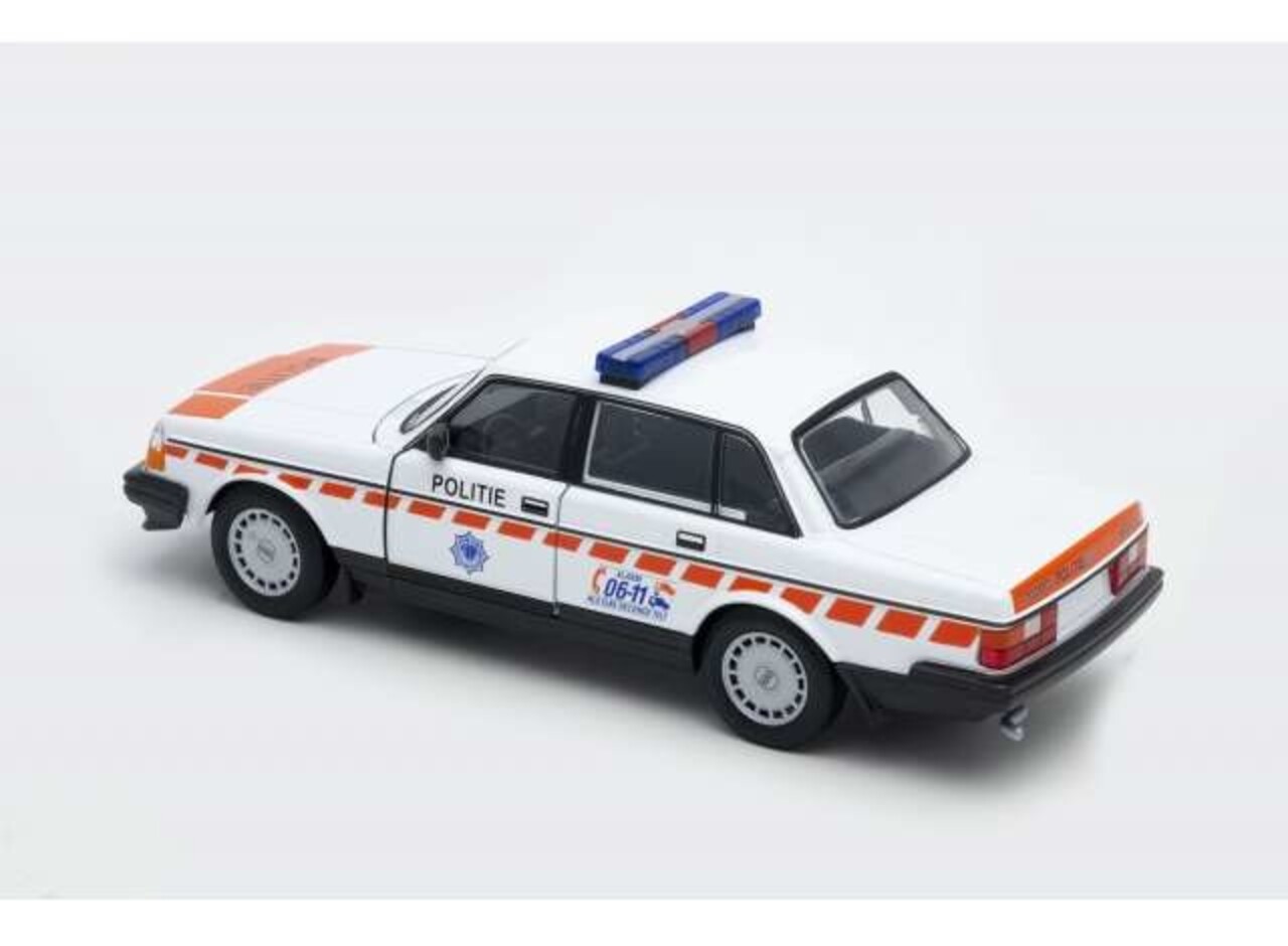 Volvo Volvo 240 GL 1986 'Dutch Police' - 1:24 - Welly Volvo Volvo 240 GL 1986 'Dutch Police' - 1:24 - Welly