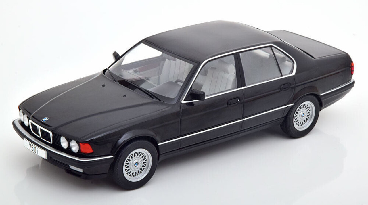 BMW BMW 7-Series (E32) 750i - 1:18 - Modelcar Group BMW BMW 7-Series (E32) 750i - 1:18 - Modelcar Group